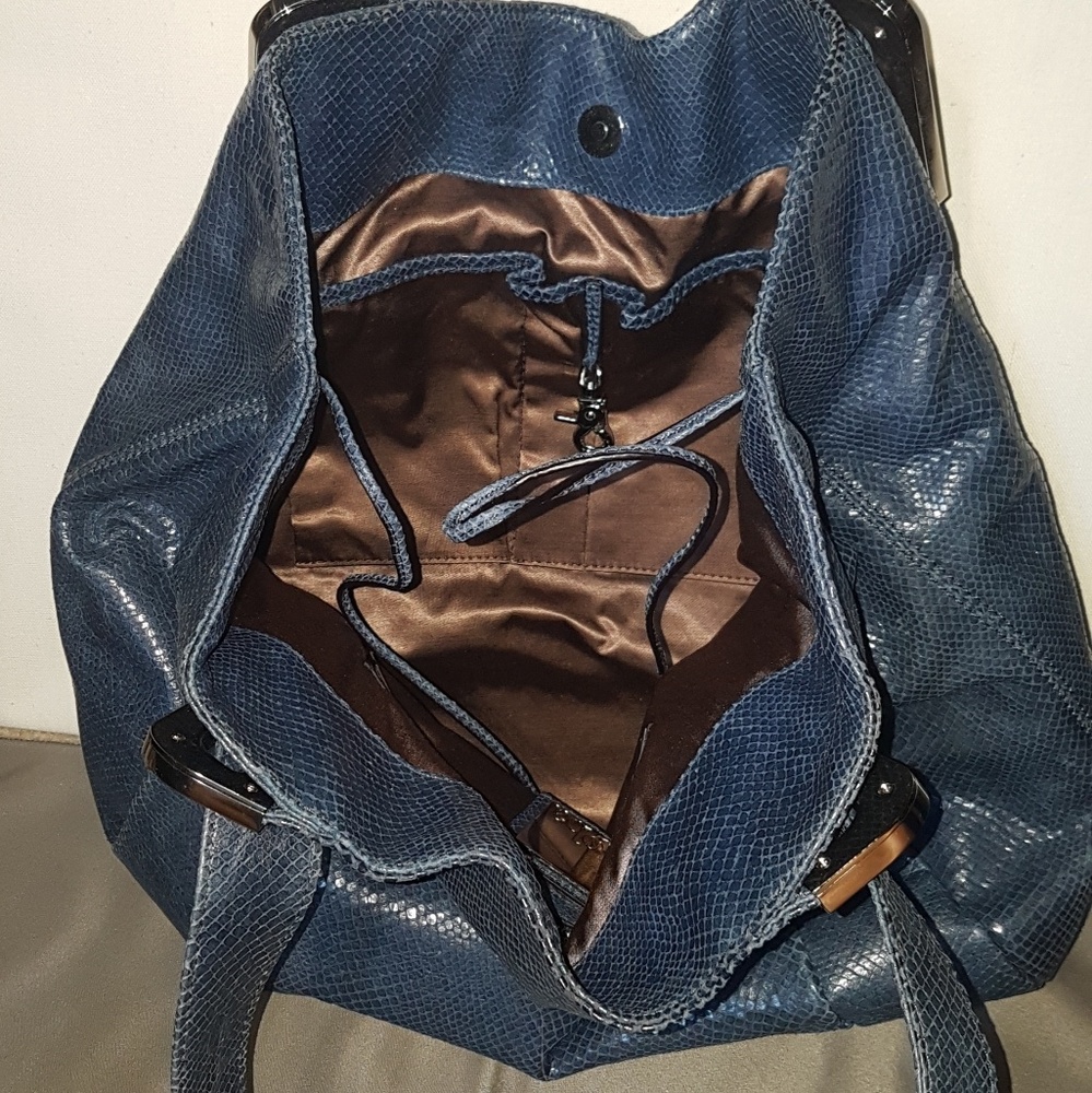 Handbag - Picture 3 of 8